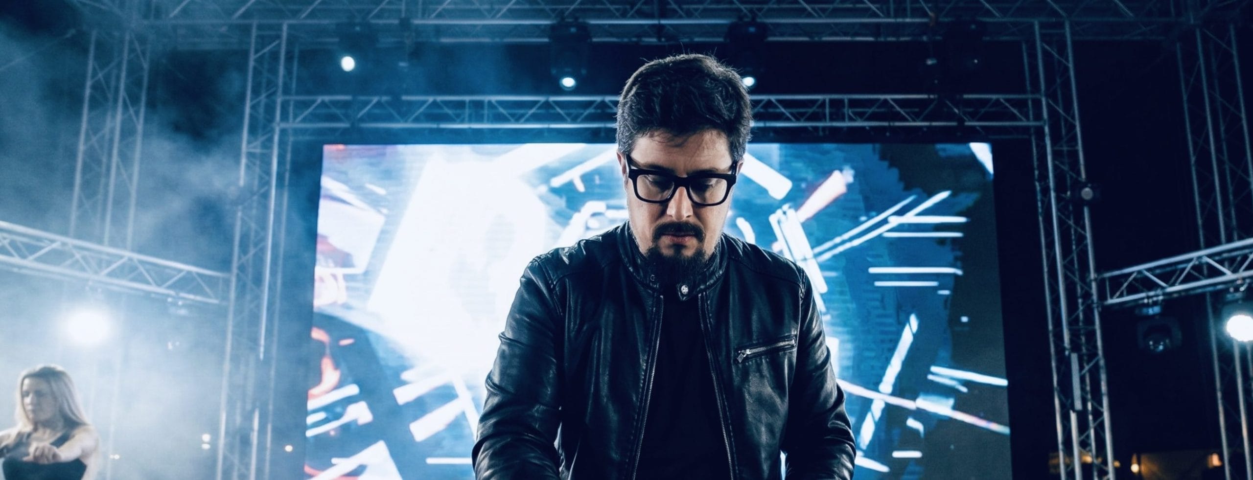 Ron Morven Is Making His First Single Count With “Paper Sun” Next Week