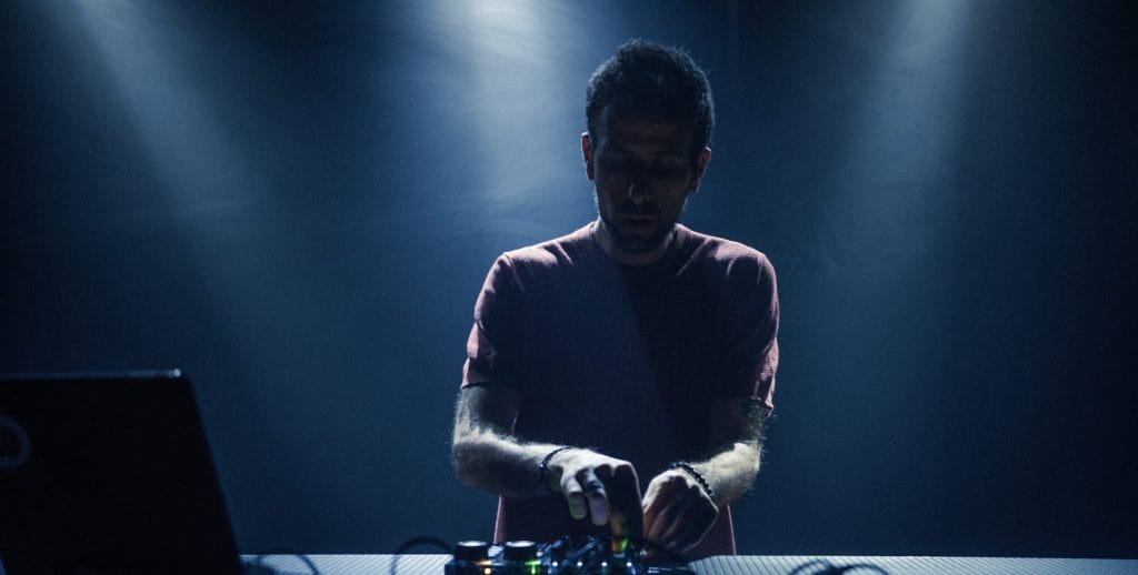 Mental Frank Lets A Little Air Into Corrupted Beauty On “Knell & Knot”