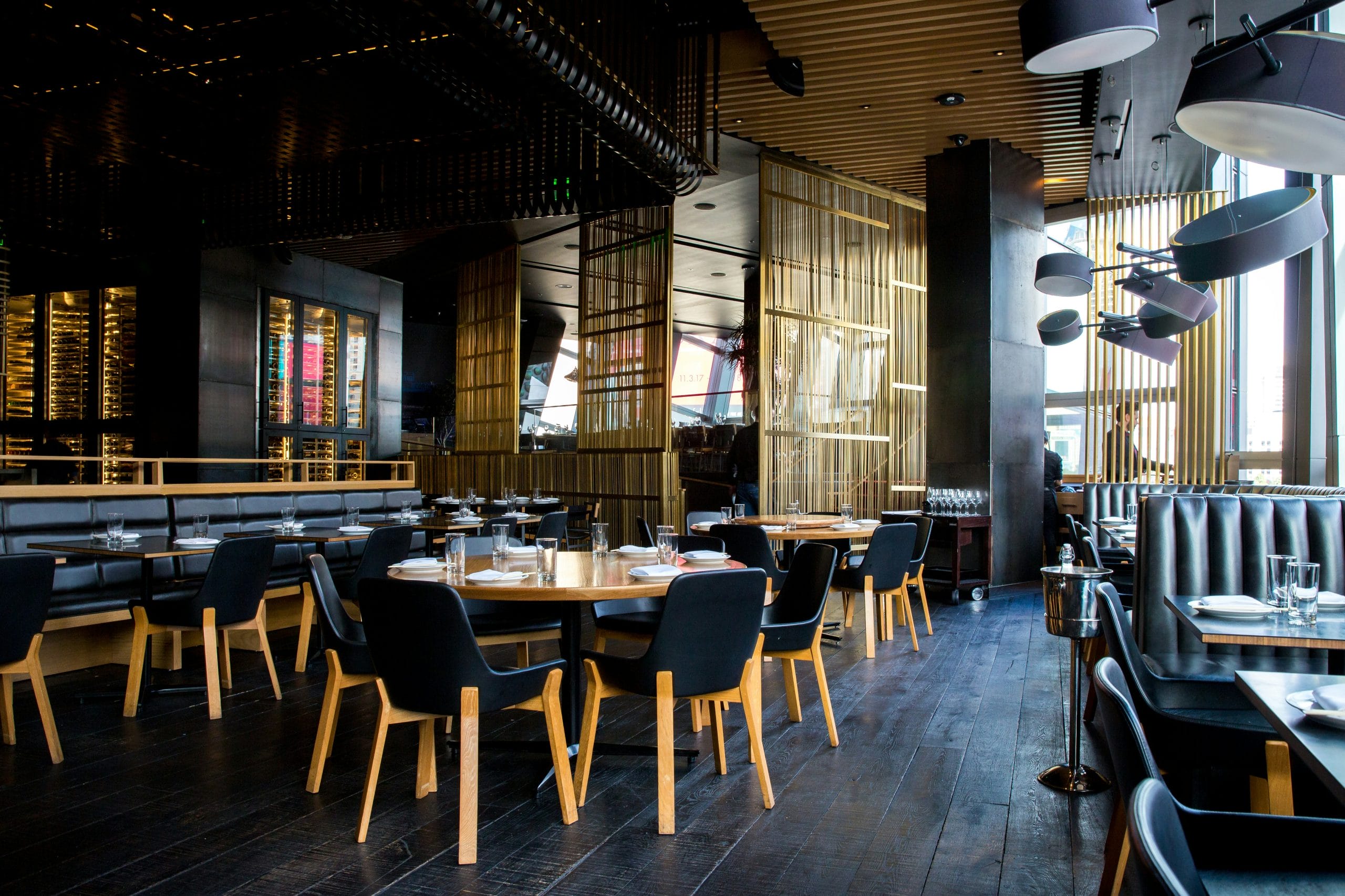 Best Background Music For Restaurants: How To Program An Amazing Room Without Distracting Guests