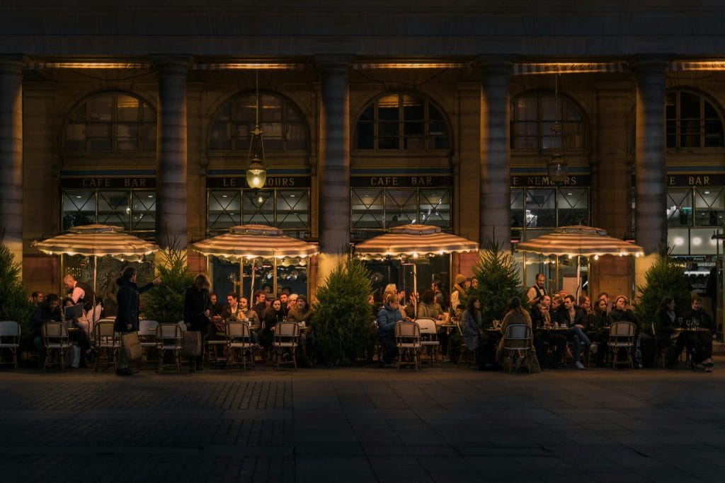 Restaurant Background Music: How Sound Shapes Customer Experience And Ordering Habits