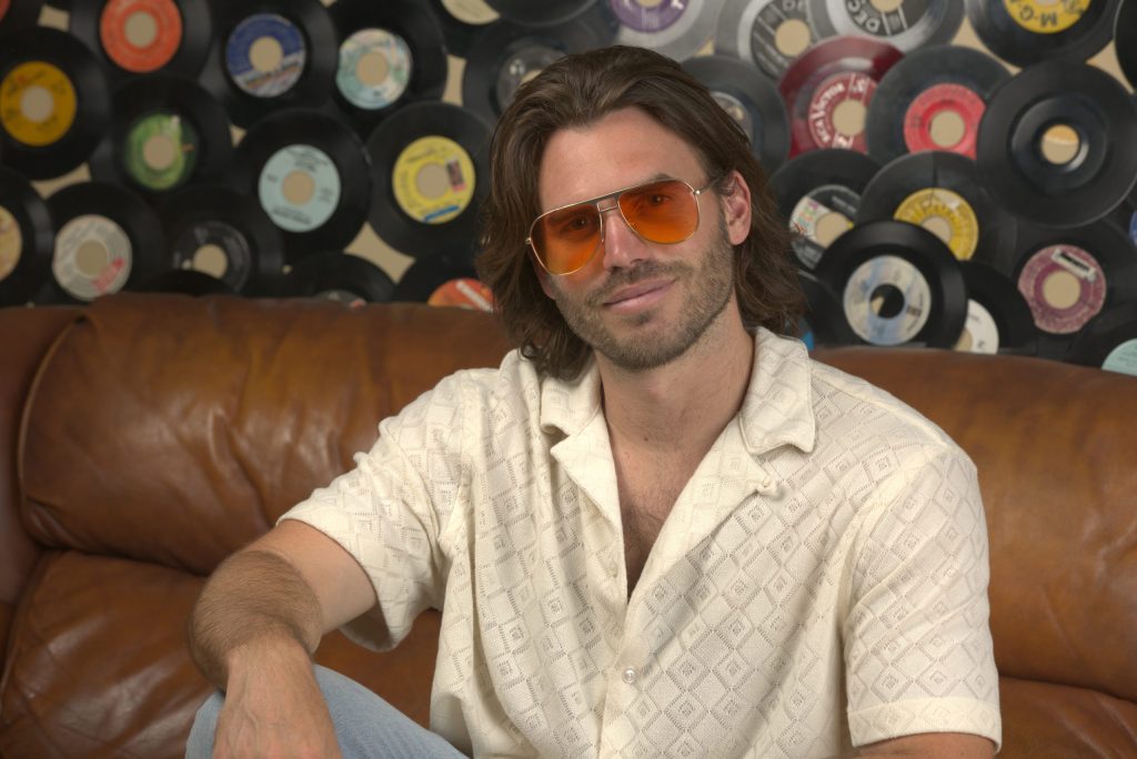 Lars Previews A Bigger 2026 With New Single “No Stranger”