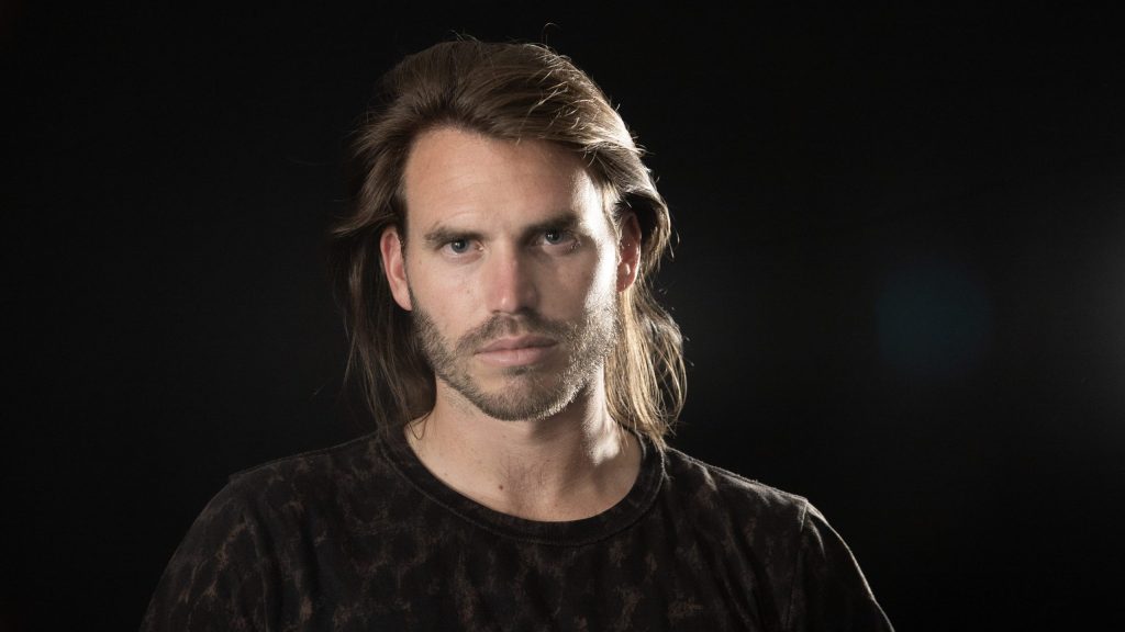 Lars Previews A Bigger 2026 With New Single “No Stranger”