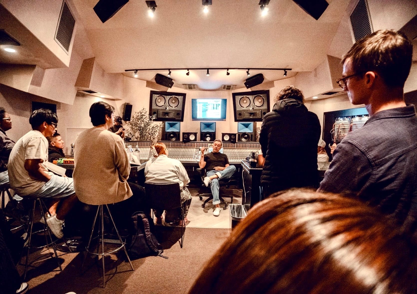 Larrabee Studios Creator Series Offers 15 Emerging Artists A Fully Funded Week With Manny Marroquin