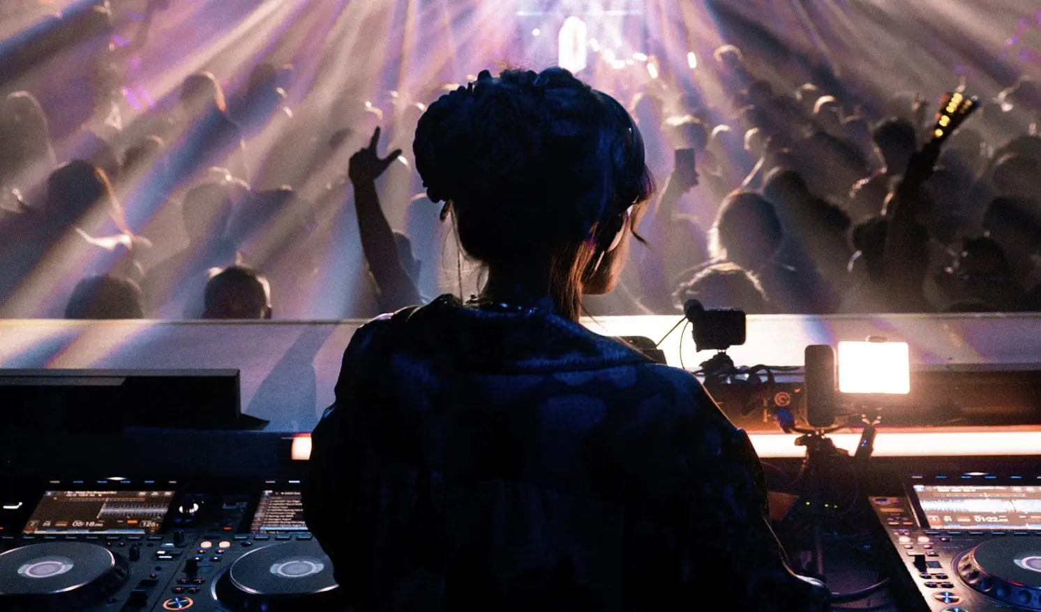 AlphaTheta and FEMME HOUSE Open the Door for New DJs - Magnetic