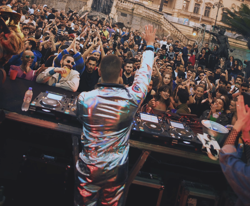Pedro Gariani’s Musical DNA: 10 Records Behind the Sound