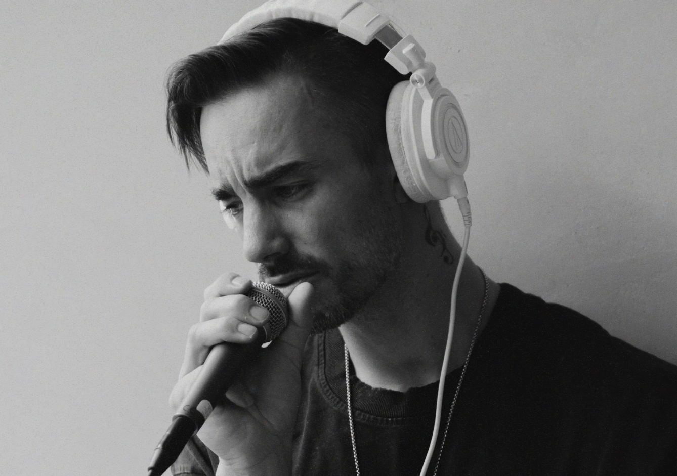 Nova Wolf Takes Full Control on “Set Me Free”